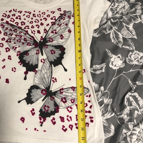 Hybrid Sz M top w/fushia/Pink spots & butterflies - Picture 6 of 12